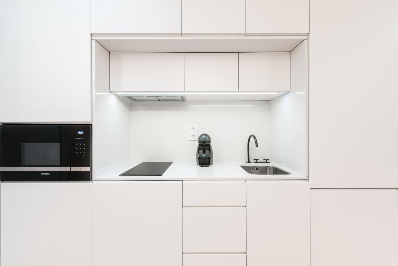Door 65 - Historical Center Apartments Porto Luaran gambar