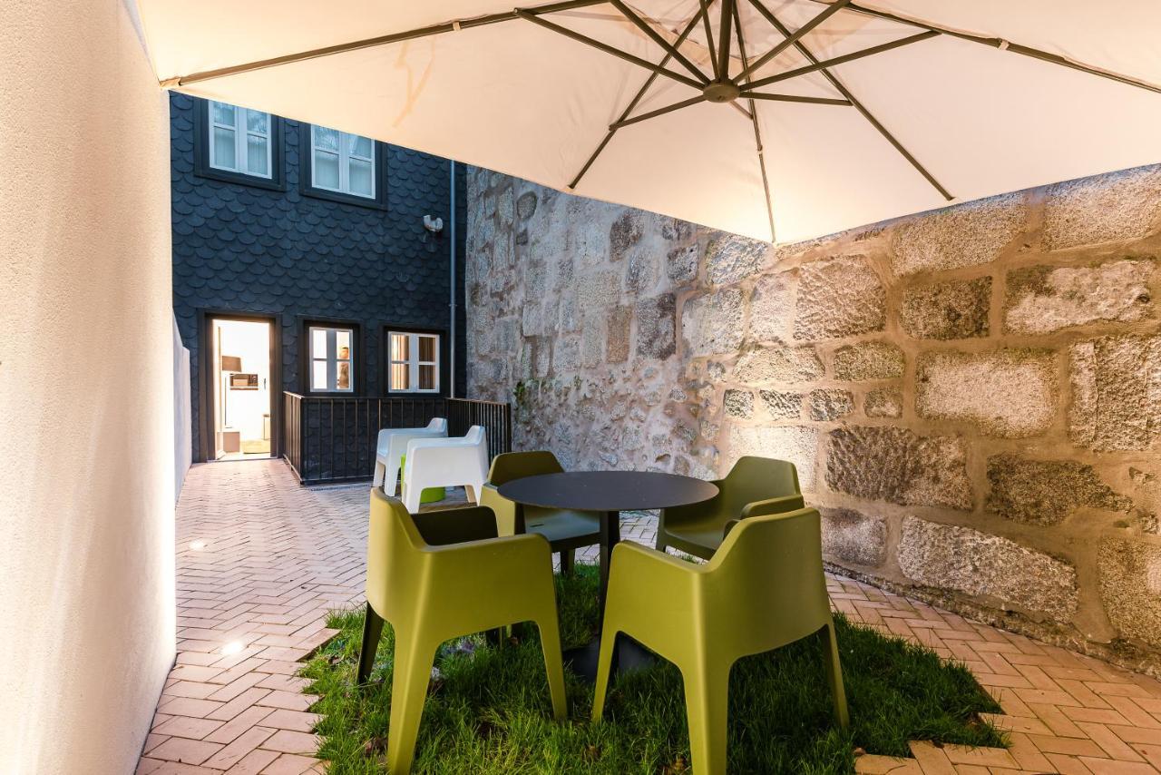 Door 65 - Historical Center Apartments Porto Luaran gambar