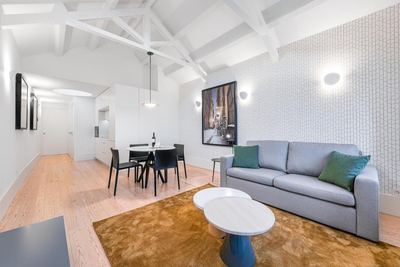 Door 65 - Historical Center Apartments Porto Luaran gambar