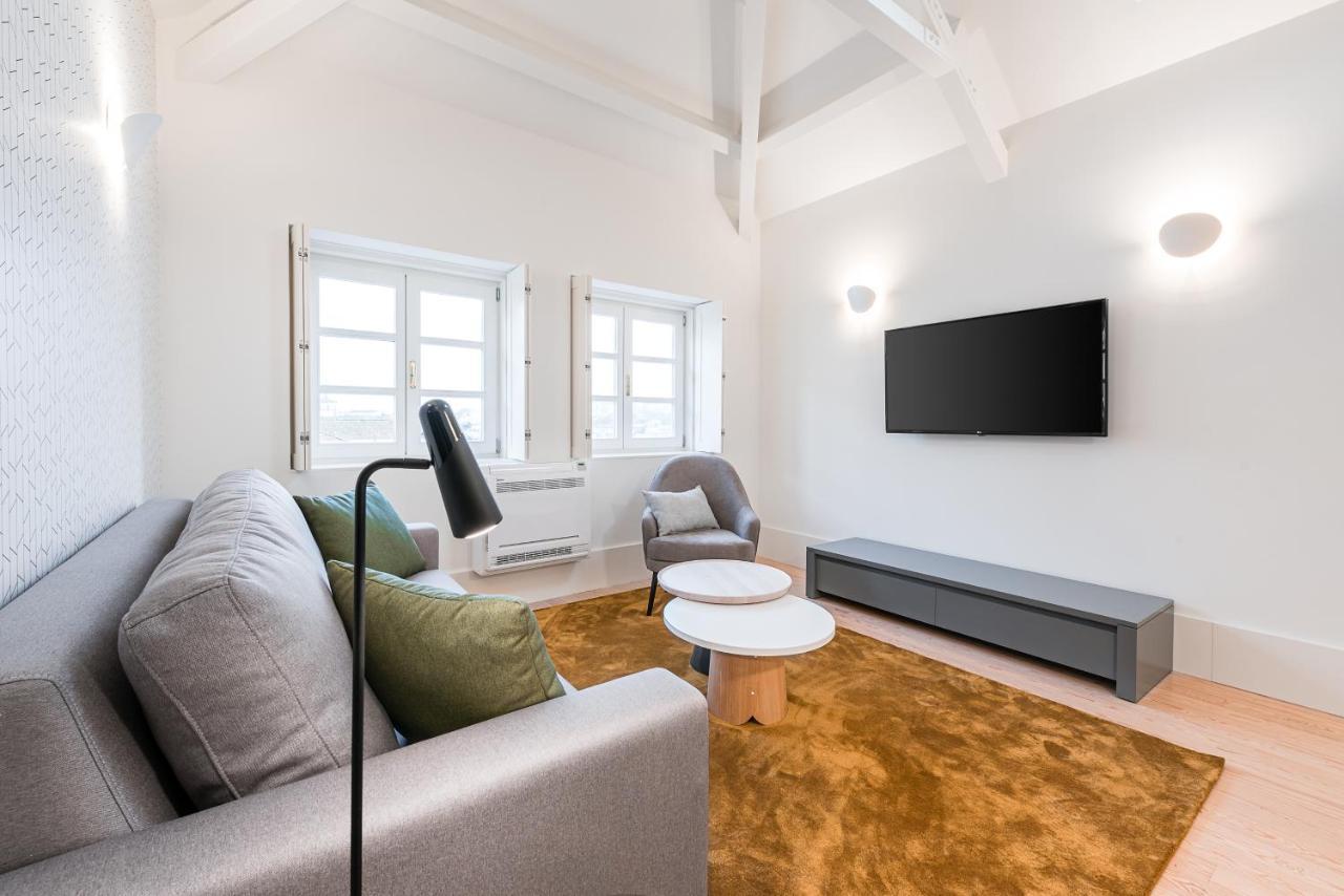 Door 65 - Historical Center Apartments Porto Luaran gambar