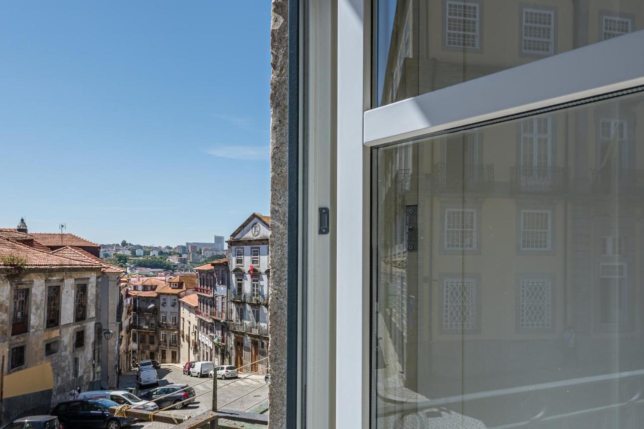 Door 65 - Historical Center Apartments Porto Luaran gambar