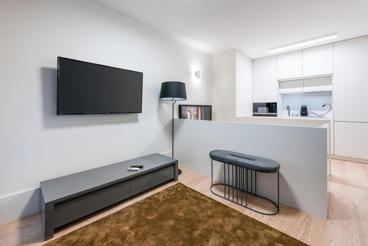 Door 65 - Historical Center Apartments Porto Luaran gambar