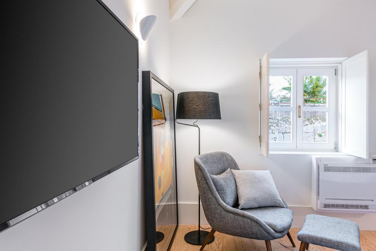 Door 65 - Historical Center Apartments Porto Luaran gambar