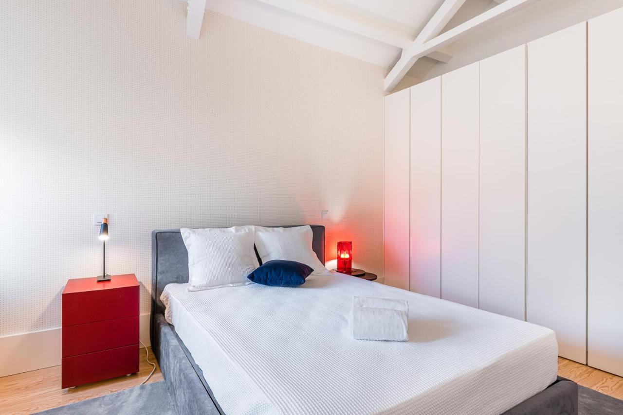 Door 65 - Historical Center Apartments Porto Luaran gambar