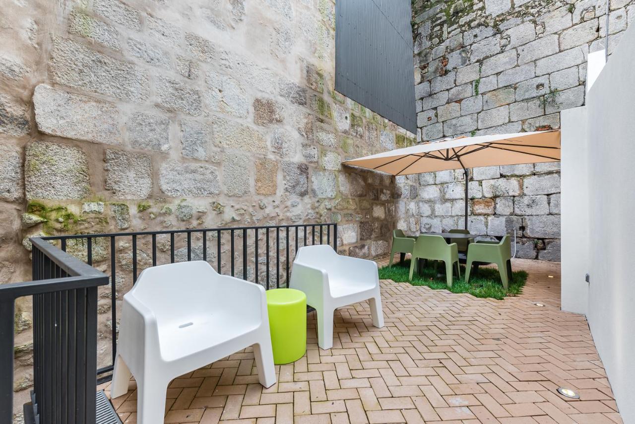 Door 65 - Historical Center Apartments Porto Luaran gambar