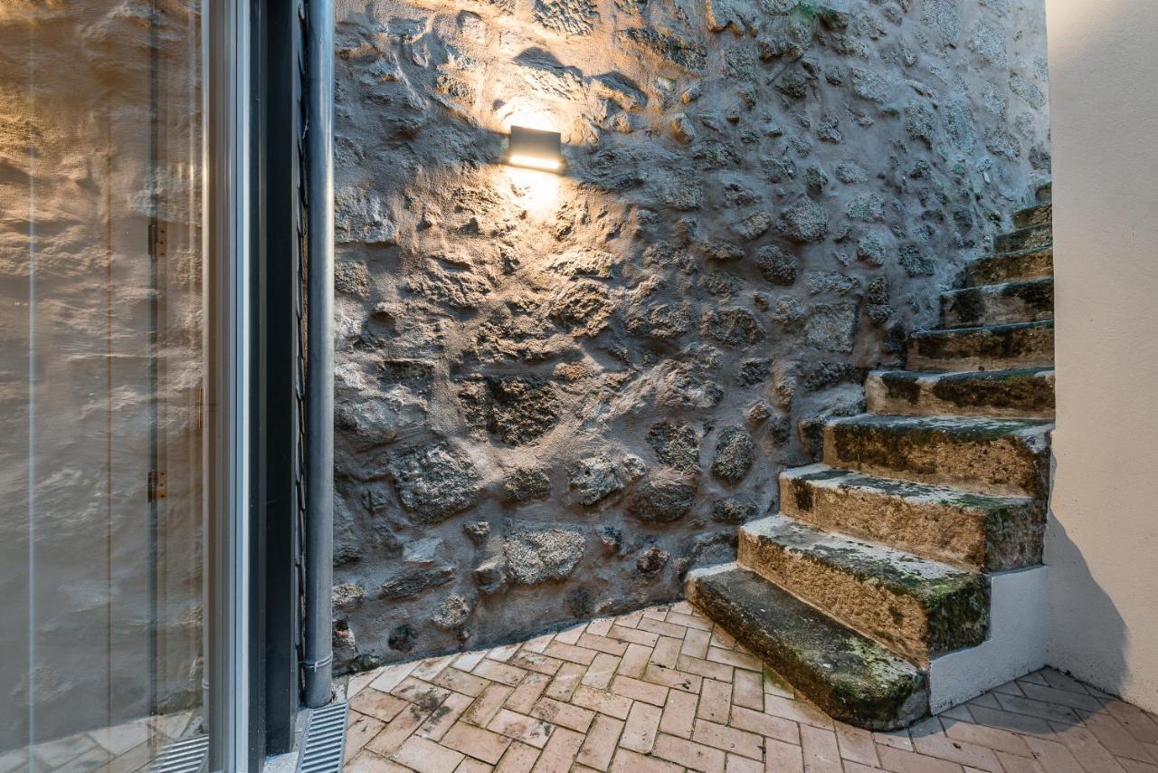 Door 65 - Historical Center Apartments Porto Luaran gambar