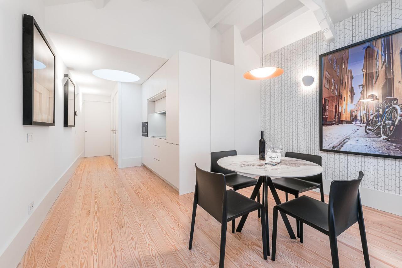 Door 65 - Historical Center Apartments Porto Luaran gambar