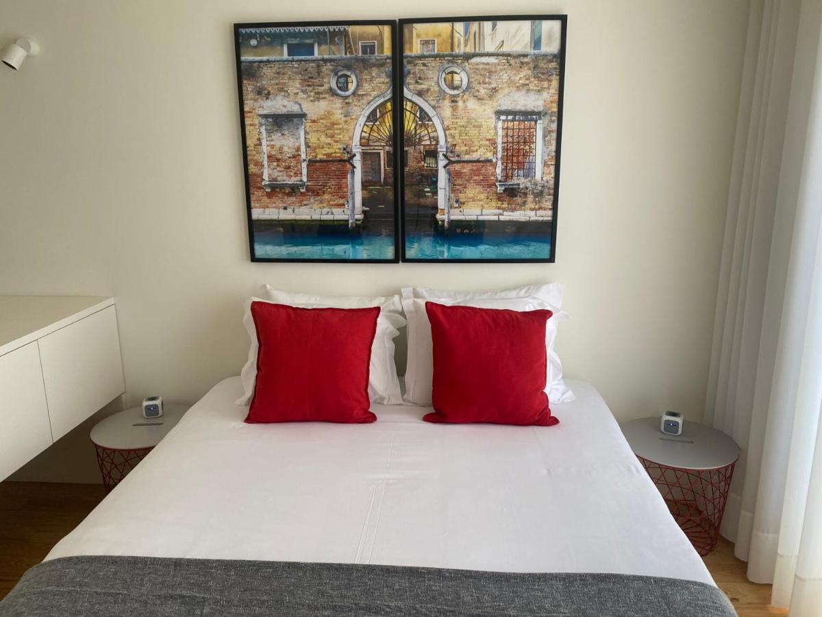 Door 65 - Historical Center Apartments Porto Luaran gambar