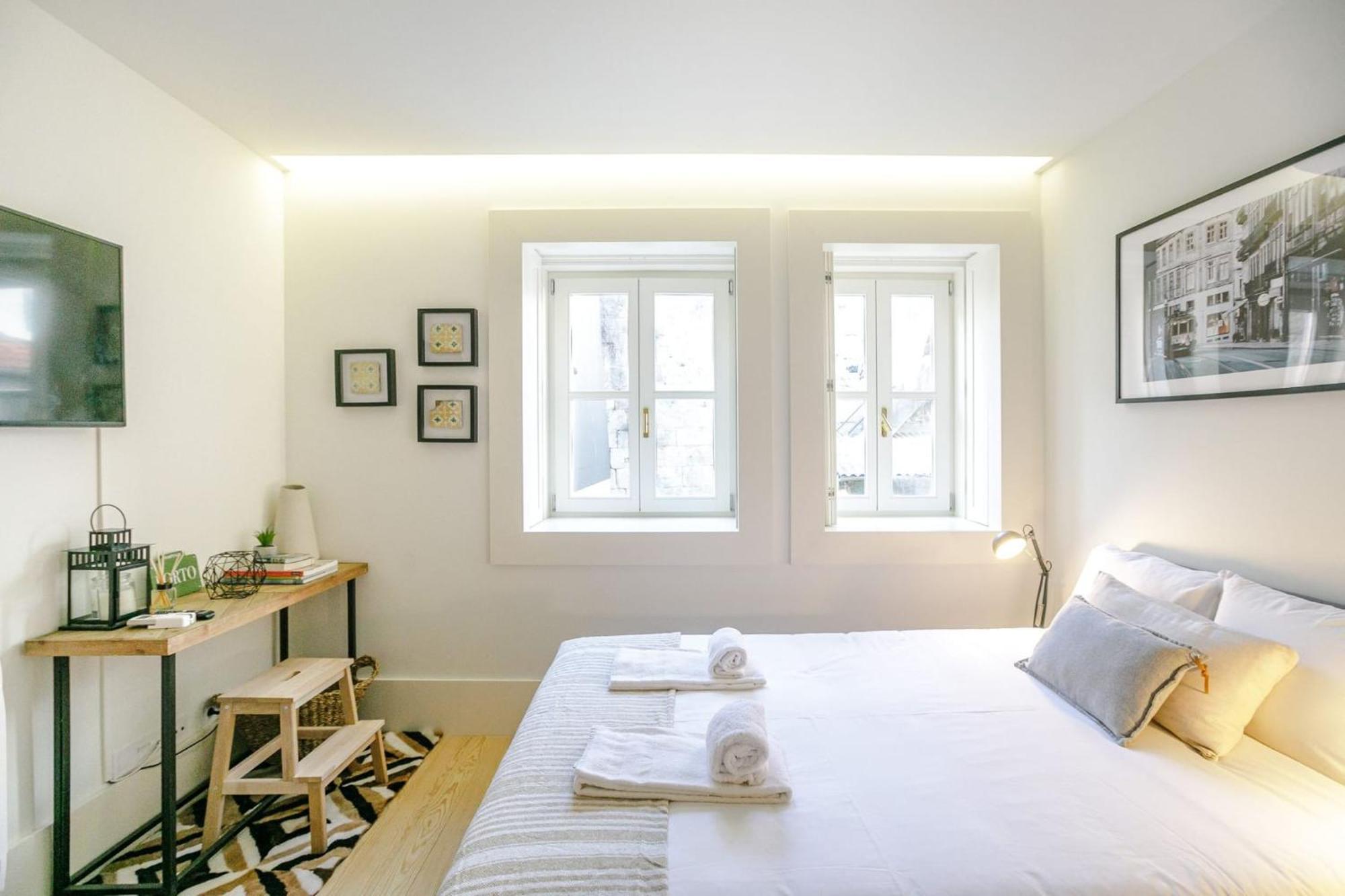 Door 65 - Historical Center Apartments Porto Luaran gambar