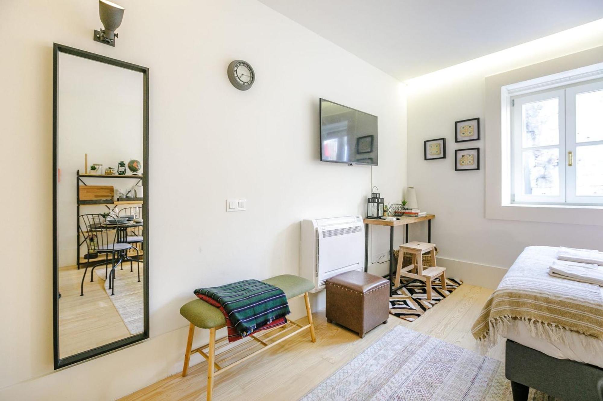 Door 65 - Historical Center Apartments Porto Luaran gambar