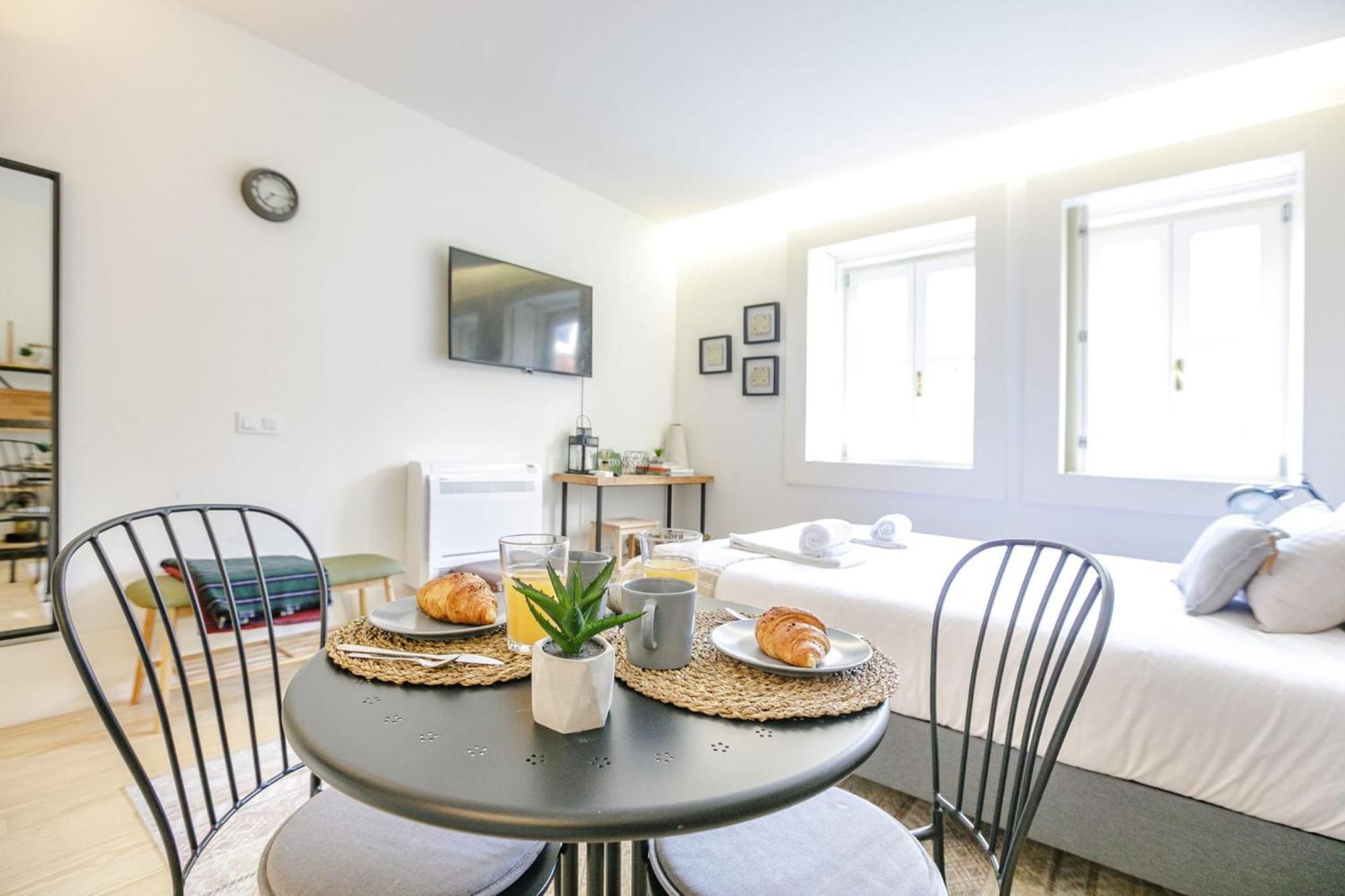 Door 65 - Historical Center Apartments Porto Luaran gambar