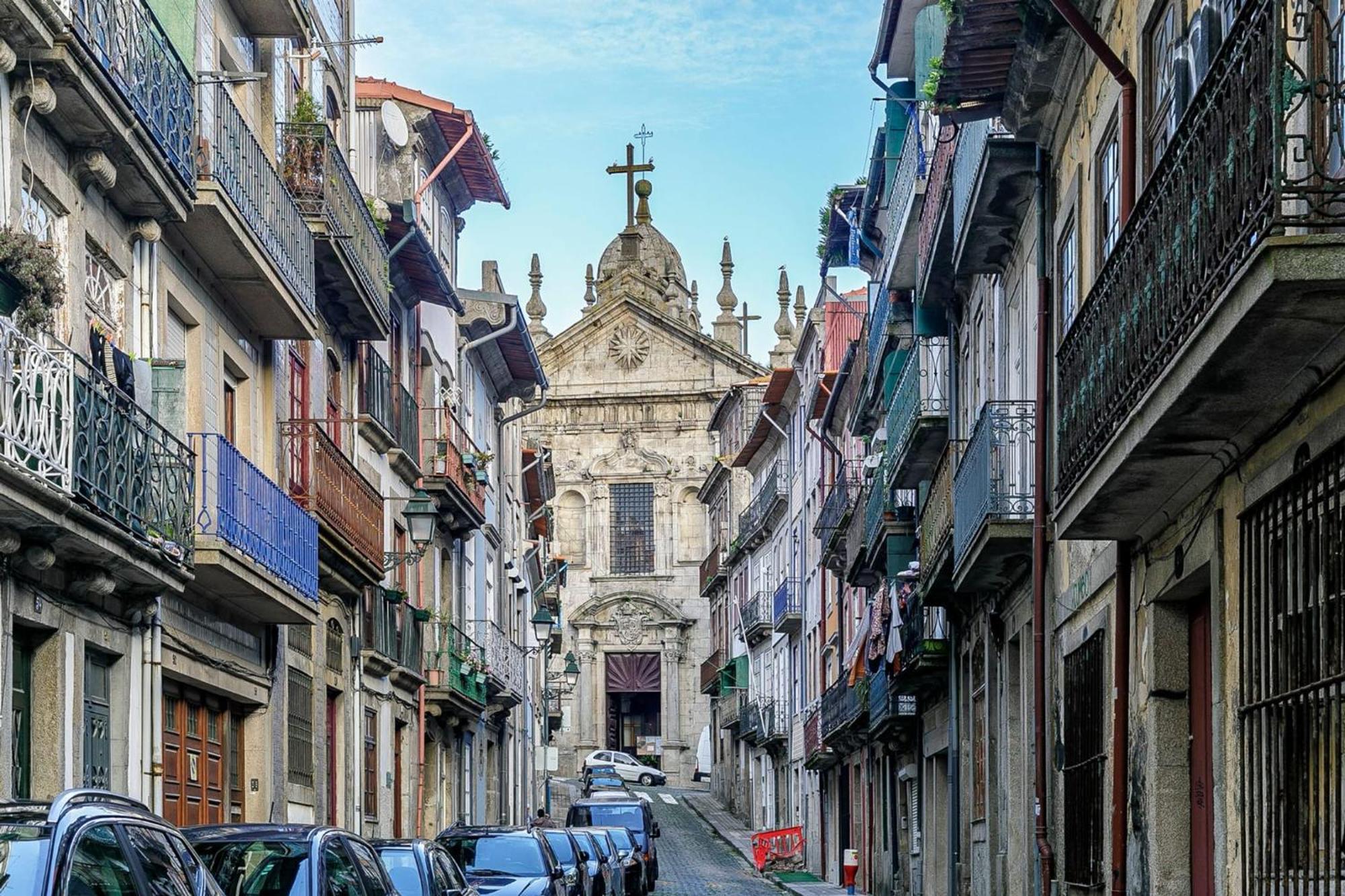 Door 65 - Historical Center Apartments Porto Luaran gambar